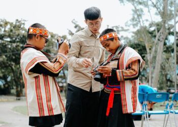 二十多位攝影師奔赴花東-攜手為十四校原鄉孩童一圓畢業攝影夢