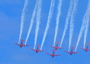 pc-21教練機：澳洲皇家空軍「輪盤」特技小組2024新加坡航展精湛飛行表演