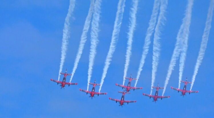 PC-21教練機:澳洲皇家空軍「輪盤」特技小組2024新加坡航展精湛飛行表演 pc-21教練機:澳洲皇家空軍「輪盤」特技小組2024新加坡航展精湛飛行表演
