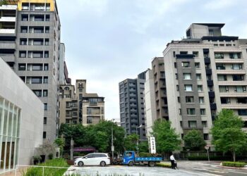 本想租屋！被租金嚇傻「秒掏自備款1000萬」狠買大3房！房仲驚：滿趴成交