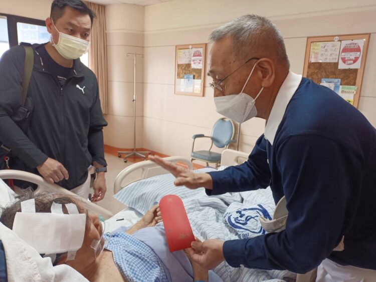 高雄市遊覽車重大意外-志工第一時間關懷膚慰