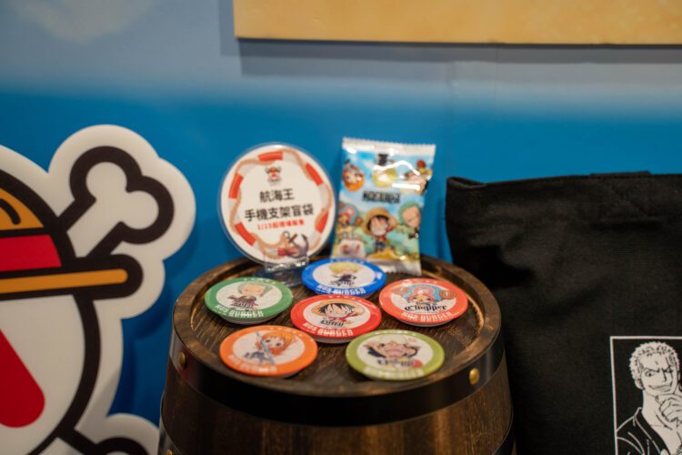 日式速食APP座位點餐 消費滿180元送日漫手機支架盲袋 每週再抽33金點 日式速食app座位點餐-消費滿180元送日漫手機支架盲袋-每週再抽33金點