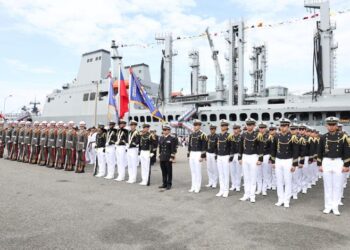 海軍敦睦艦隊今抵安平商港-黃偉哲贈加菜金感謝保家衛國