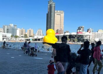 買同建案「一坪貴18萬」實登曝光…被當盤子？專家神解