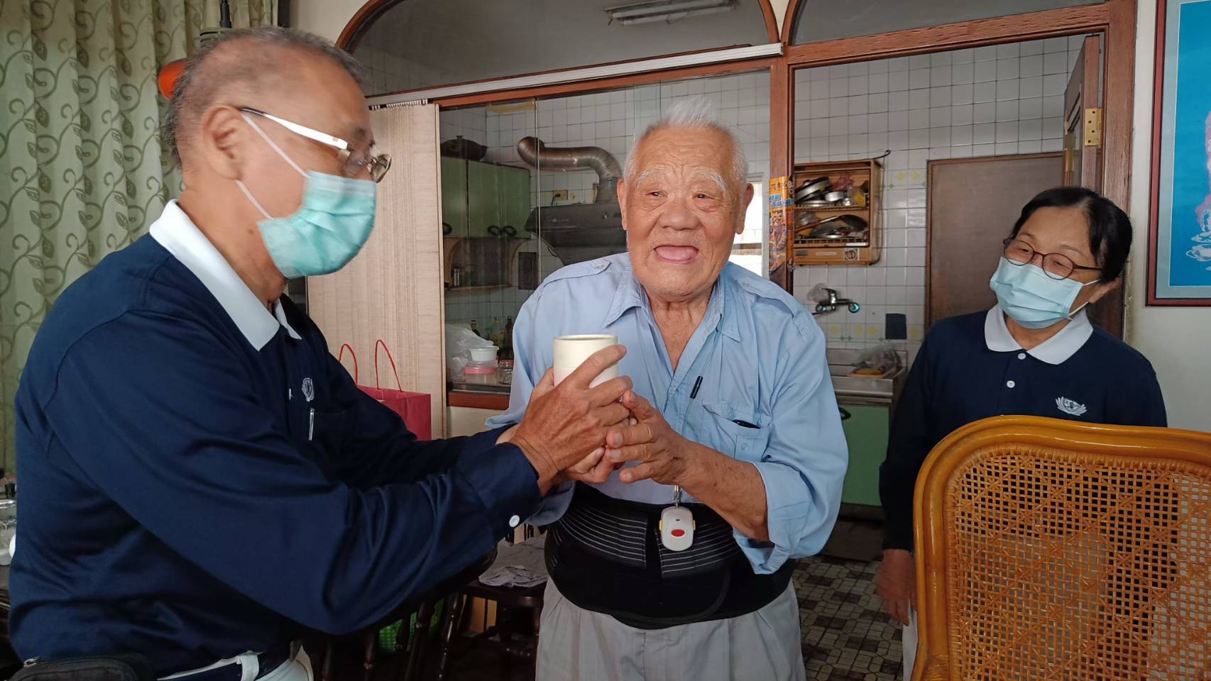 高雄市榮民服務處與慈濟基金會合作共善，關懷獨居榮民及遺眷