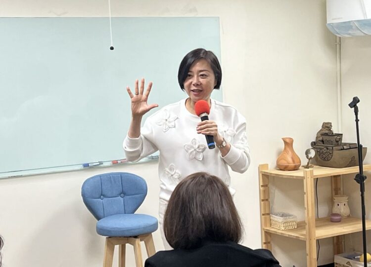 潛意識能量師 獲亞洲十大名師金像獎