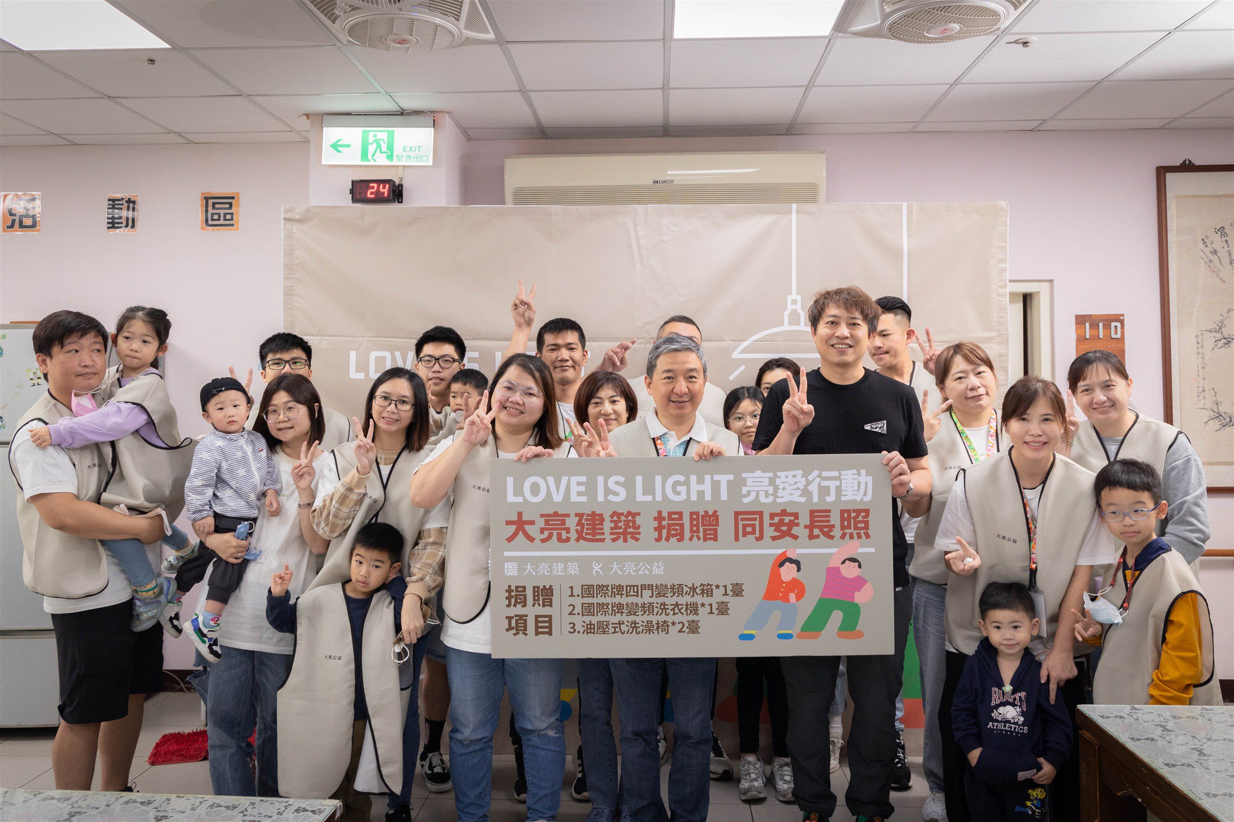 大亮建築亮愛行動 陪伴長輩玩園藝打造生態瓶