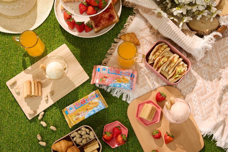 孔雀捲心餅「草莓vs.花生」雙口味濃厚上市 掀搶購熱潮 孔雀捲心餅「草莓vs.花生」雙口味濃厚上市 掀搶購熱潮