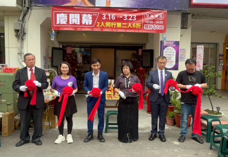 大甲媽粉絲熱情推薦參拜媽祖後紓壓好地方 紫色美人大甲媽祖越式洗頭引領風潮 大甲媽粉絲熱情推薦參拜媽祖後紓壓好地方-紫色美人大甲媽祖越式洗頭引領風潮