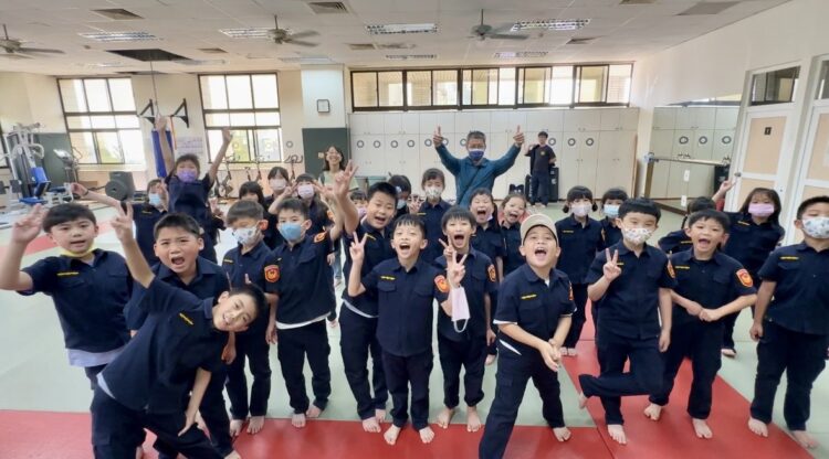 小小警察楠梓出動！學童萌喊長大要當警察