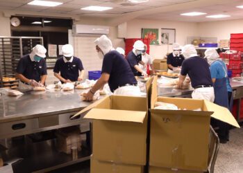 強震-慈濟多地合作送暖-(方師傅)2000多個麵包午夜抵達