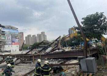 士林工地「碰」一聲！整面牆倒塌壓怪手駕駛亡　建商懲處曝光