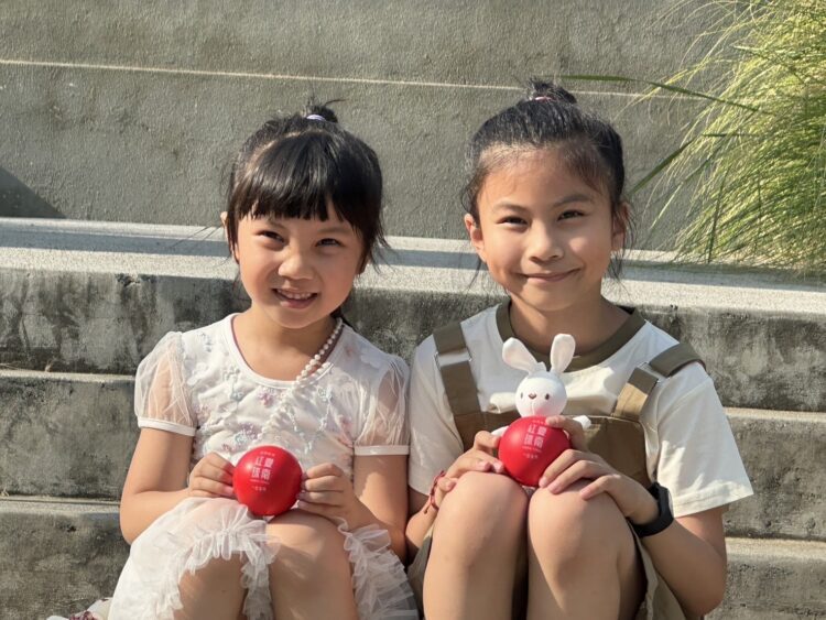 延續紅球熱潮-文化局場館限量授權印刷版-“小紅球”讓你帶著走