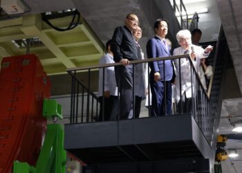 賴副總統參訪北榮-讚揚重粒子尖端治癌