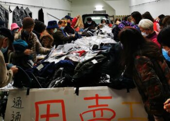 從直播倒台，再到菜市場，再進軍電商平台，小夫妻創業家實踐保健夢想