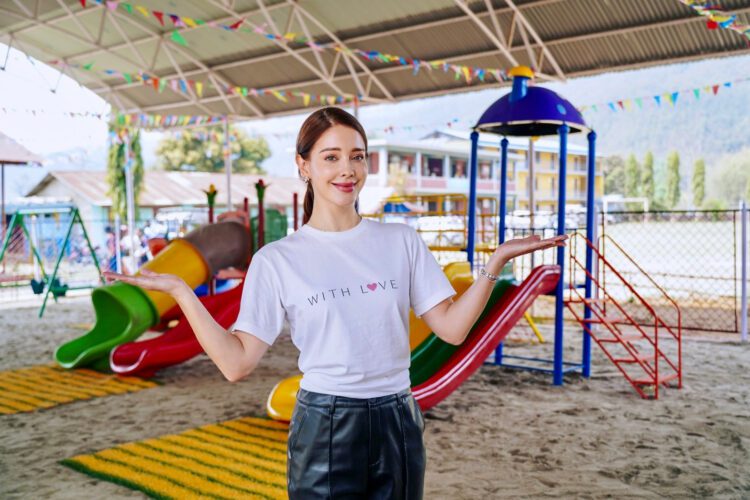 人美心也美！台灣藝人安妮遠赴尼泊爾-協助學童打造遊樂場