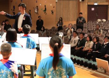 陳其邁訪前金國小嘉勉管樂團學童勇奪「金牌獎」-並訪視身障學生課後照顧專班