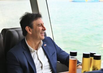 巴拉圭參議長歐斐拉首訪高-搭文化遊艇見證港灣發展