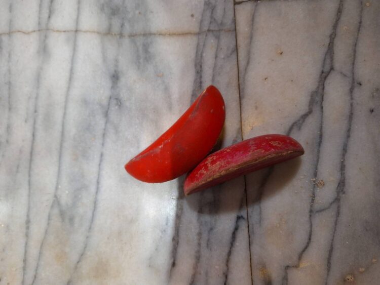 到廟裡祈求事業順利!擲出罕見「面對面」立筊 老闆驚喜謝神明 到廟裡祈求事業順利!擲出罕見「面對面」立筊-老闆驚喜謝神明