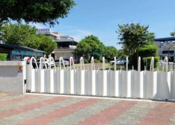 社區大門「改電動」噪音掰掰？苦主崩潰：用到我的牆　網1句突破盲腸