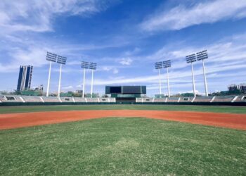 洪一中被關球場-市府懲處藍綠議員都說話