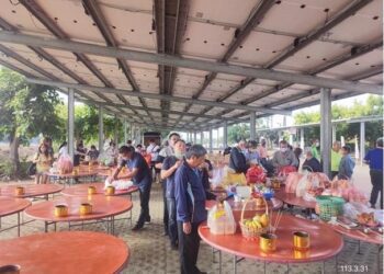 柳營納骨堂設置太陽能棚架一舉多得，兼具停車遮陽及祭祀空間與發電效益