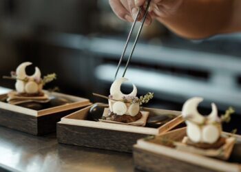 高雄 Fine Dining 推出回憶風菜單 沉浸式用餐體驗驚艷