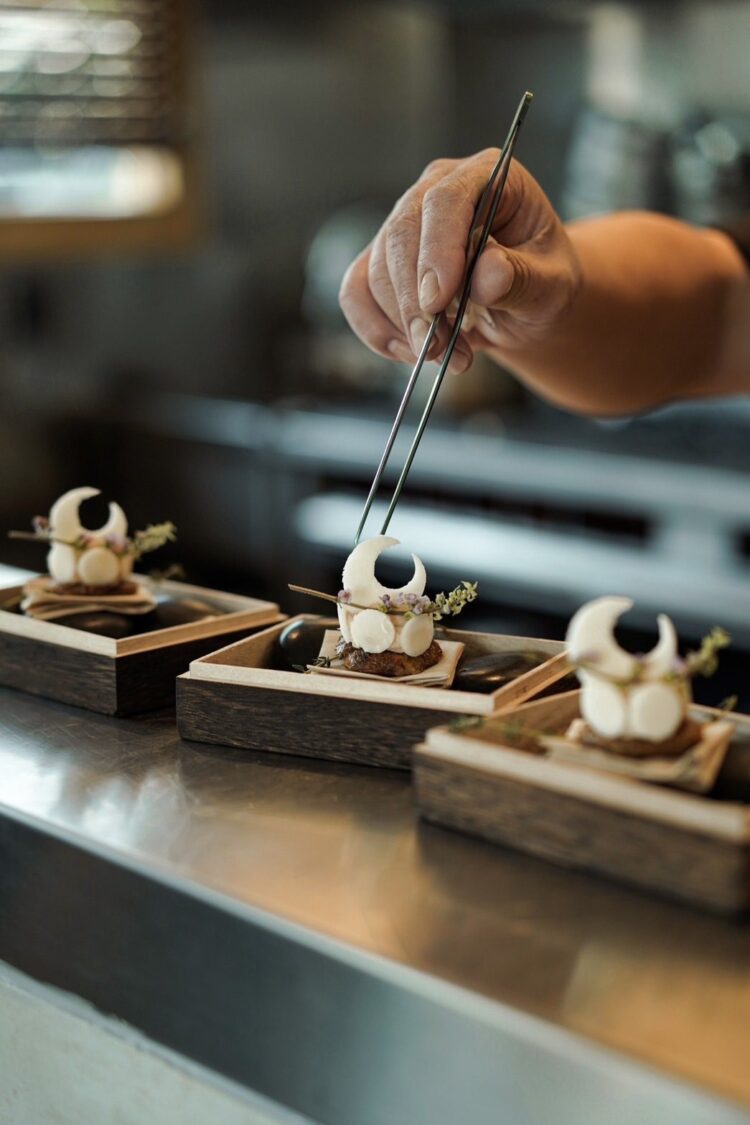 高雄 Fine Dining 推出回憶風菜單 沉浸式用餐體驗驚艷