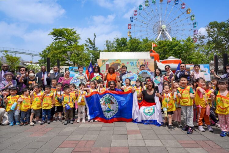 打卡吃貝里斯美食 主題餐車巡迴起跑