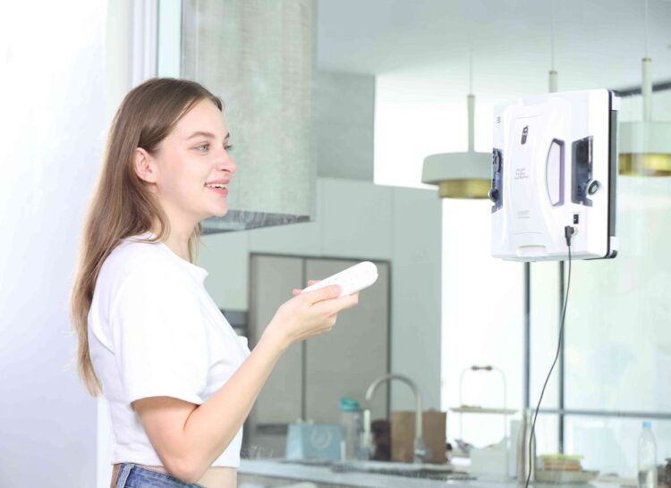 搭載兩大獨家專利 HOBOT 推出首款雙布振動擦窗機器人 搭載兩大獨家專利 HOBOT 推出首款雙布振動擦窗機器人