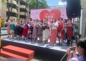 高雄餐旅大學社區服務學習，發揮所長 歡度母親節