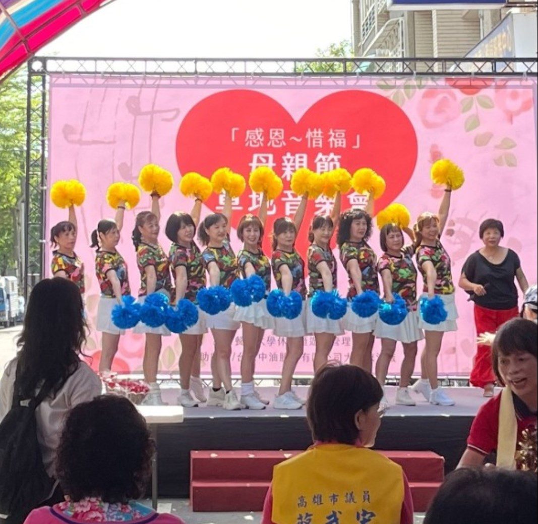 高雄餐旅大學社區服務學習，發揮所長 歡度母親節