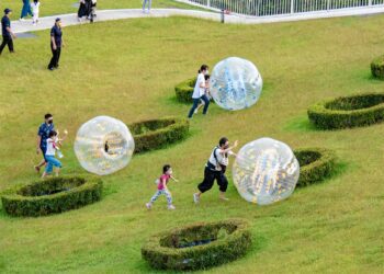 家長照過來!淡水滬尾藝文休閒園區「2024 親子草坡滾球派對」5/18升級登場