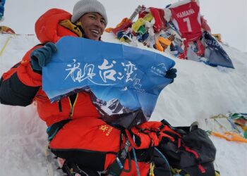 登山好手林士懿成功登上聖母峰 傳承齊柏林精神讓世人「看見台灣」