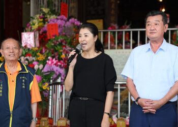 天上聖母千秋聖誕媽祖生前夕-慈悲草屯媽遶境祈安-許縣長點起馬炮並扶鑾恭請啟駕