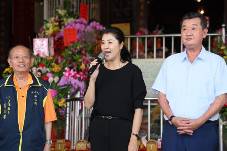 天上聖母千秋聖誕媽祖生前夕-慈悲草屯媽遶境祈安-許縣長點起馬炮並扶鑾恭請啟駕