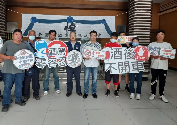 酒駕零容忍-酒駕講習移往殯儀館上課