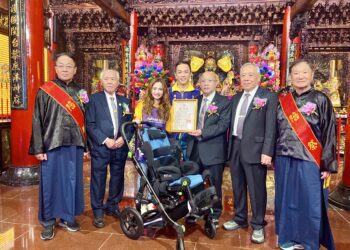 財團法人台北市松山慈祐宮-捐贈了十臺「輔具特製推車」幫助雷特氏症病友關懷協會