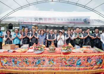 臺中旱溪以東閱讀新據點-溪東圖書館新建工程今上梁