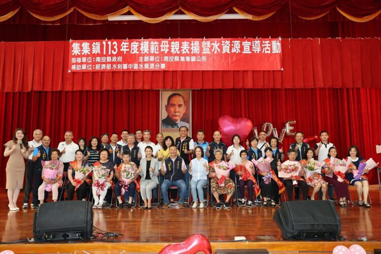 祝福天下媽媽母親節快樂-許縣長周末趕場連跑四鄉鎮市母親節表揚大會