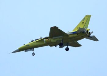 星戰日！幻象2000特技飛行！影片最後還有最新出廠1130黃色勇鷹試飛！