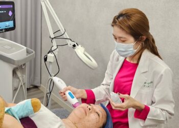 母親節寵愛媽咪-安澐診所高珮菡建議-透過電波複合式療程改善階段式熟齡肌