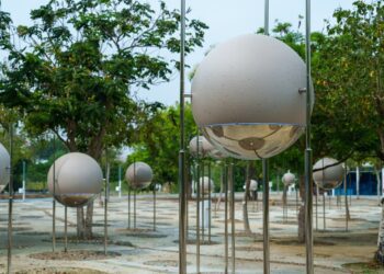 中市公共藝術浪漫繽紛-夢幻飄浮氣泡現身中央公園