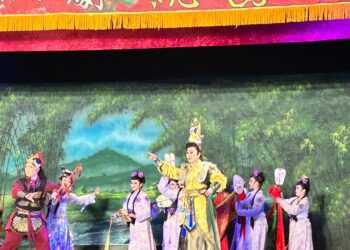 中市府與明華園在太平運動場-與市民朋友藝起慶祝母親節