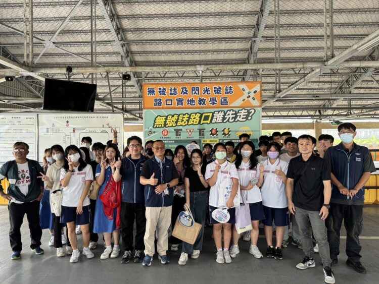 輔英科技大學師生交通安全實境新體驗 強化用 路觀念 輔英科技大學師生交通安全實境新體驗-強化用-路觀念