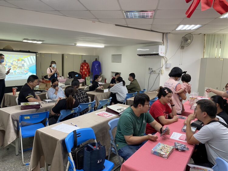 監理所攜手移民署服務站 推動新住民交安桌遊宣導 監理所攜手移民署服務站-推動新住民交安桌遊宣導