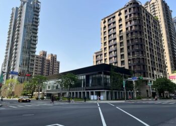 岳母送6千萬板橋收租房給老婆　他嫌效益差想賣掉做「這件事」　網酸：洗成婚後財產真聰明