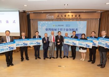 國人攝護腺癌新病例發生率-已較子宮頸癌高出5倍-泌尿科權威歐宴泉新書「臺灣機械手臂手術領航者」推廣癌症早期篩檢