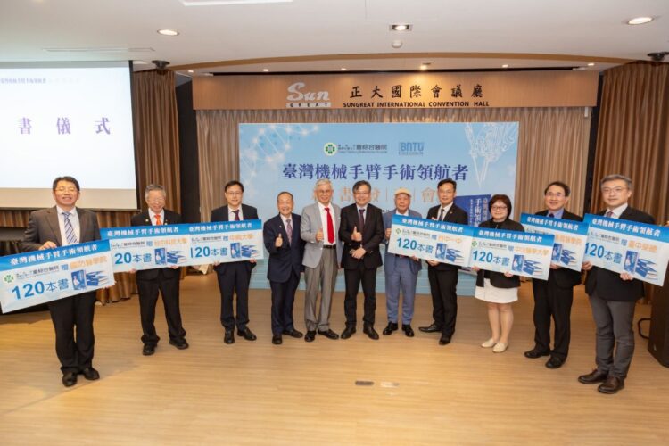 國人攝護腺癌新病例發生率-已較子宮頸癌高出5倍-泌尿科權威歐宴泉新書「臺灣機械手臂手術領航者」推廣癌症早期篩檢