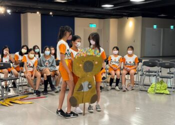 用藝術守護環境-中市纖博館邀印尼藝術家與學童創意交流